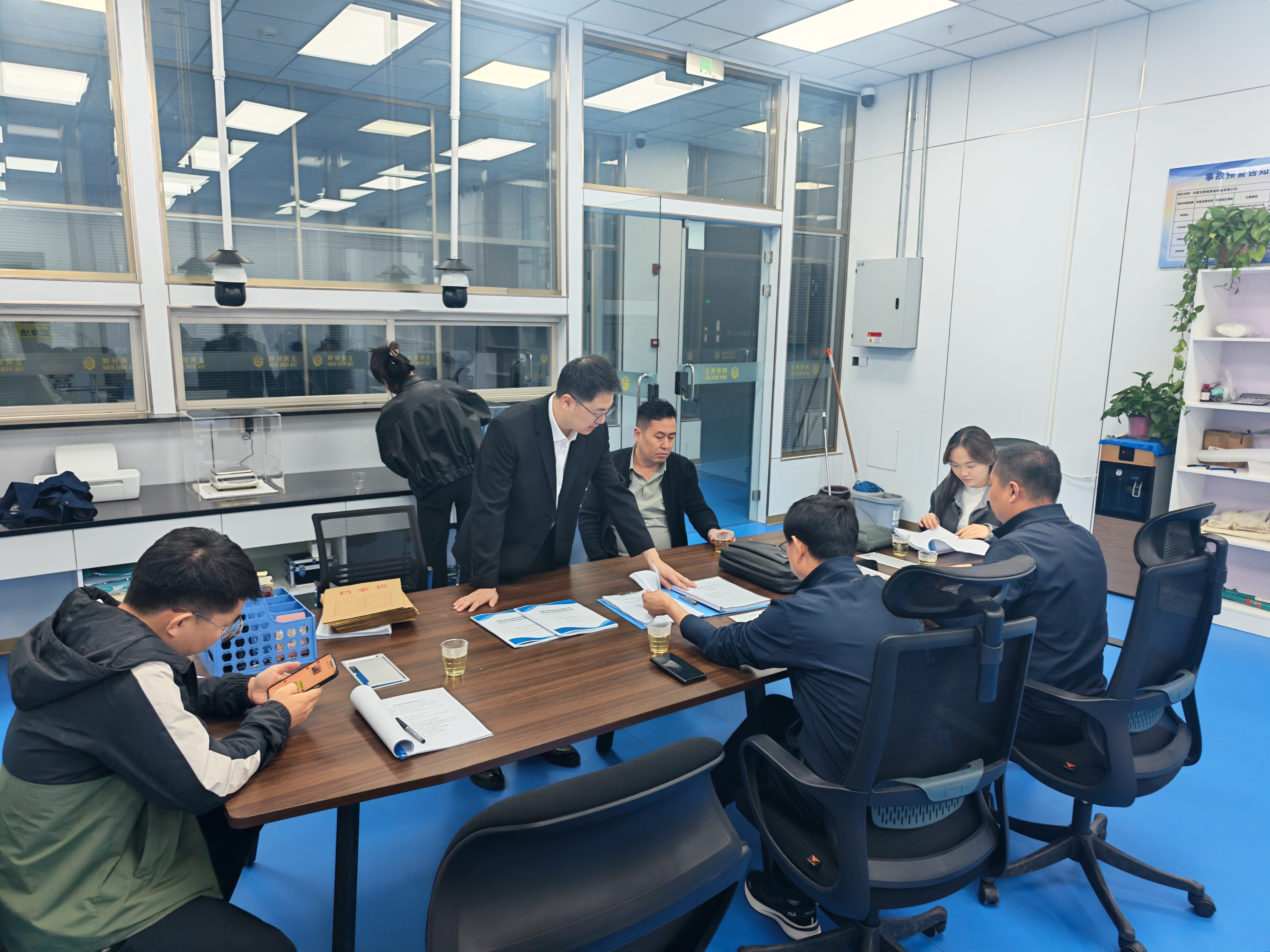 空港园区生态环境和应急管理办公室与伊旗 应急管理局完成工贸企业安全生产复查工作