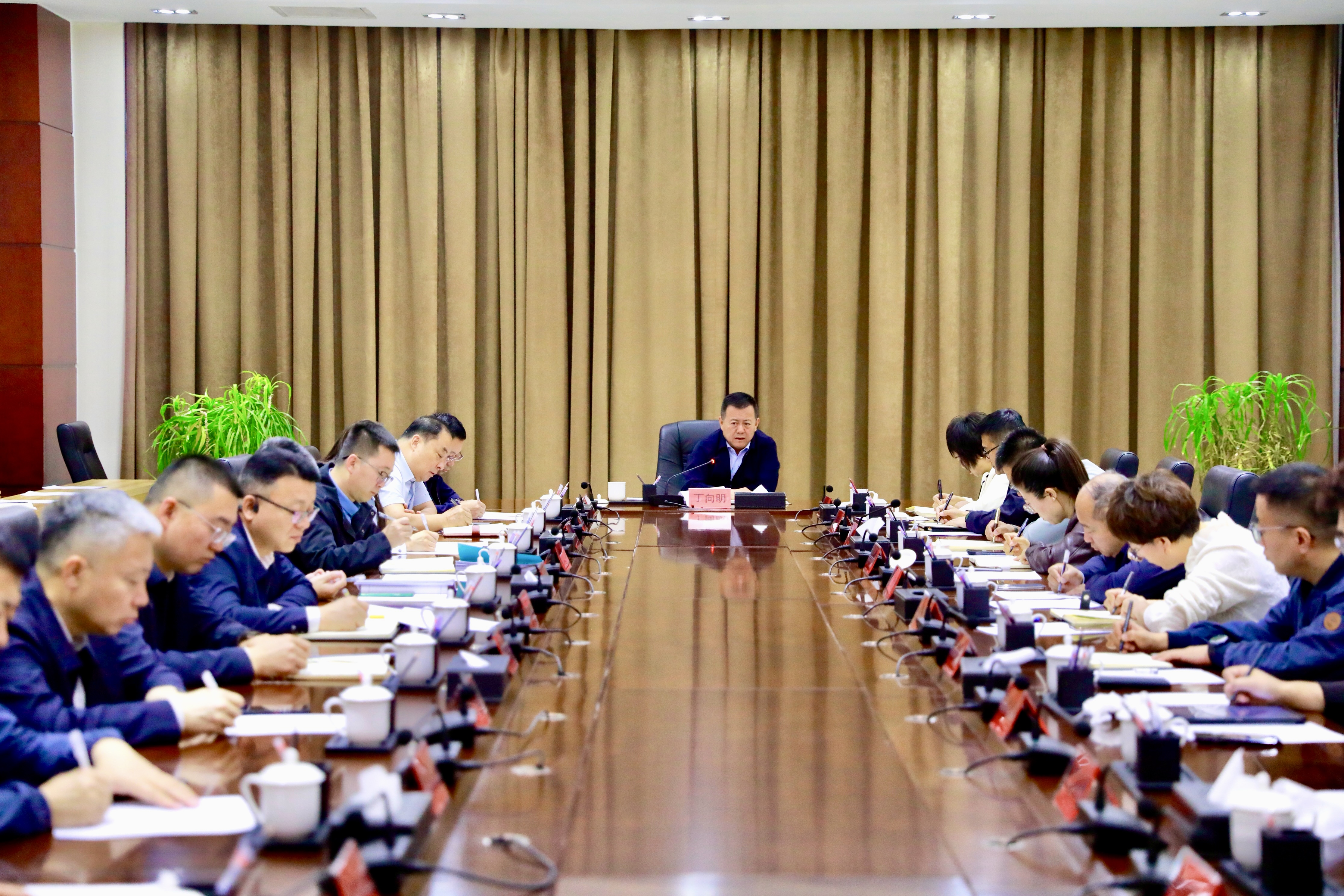 空港园区召开安委会2026年第3次会议暨 “五一”期间安全生产部署会议