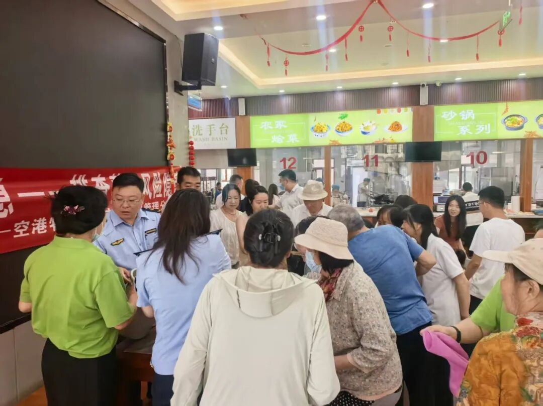 空港市场监管分局开展安全生产月集中宣传活动
